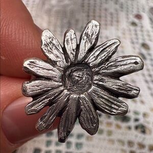 Sterling Silver Daisy Ring – Size 7